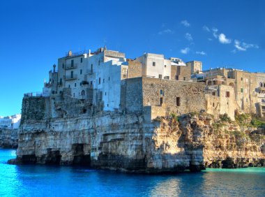 polignano görünümünü bir kısrak manzara. Apulia.