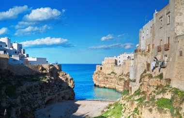 Peyzaj polignano bir kısrak. Apulia.