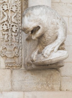 ayrıntılı Portal Bazilikası St nicholas. bari. Apulia.