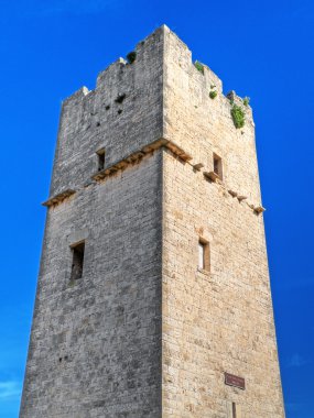 Terk Edilmiş Kule. Giovinazzo. Apulia.