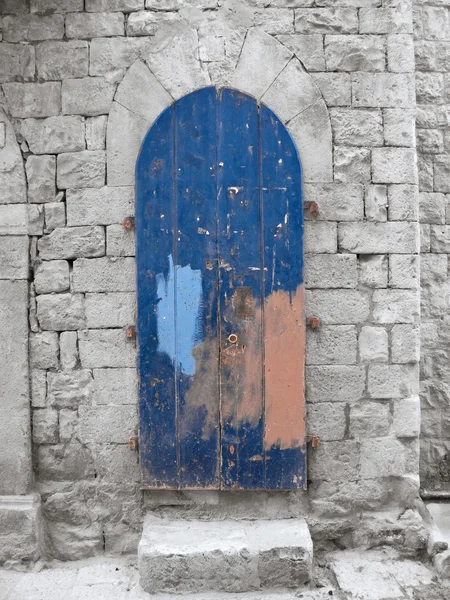 Crumbling Blue Frontdoor. — Stock Photo, Image