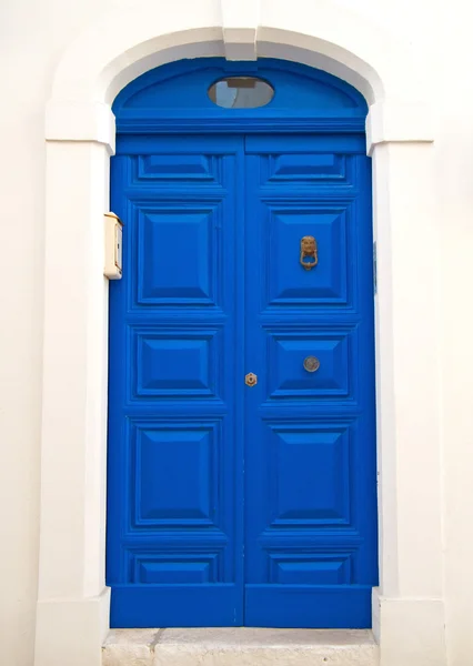 Blaue Haustür. — Stockfoto