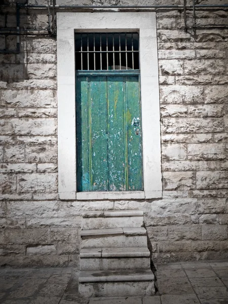 木製の緑 frontdoor. — ストック写真