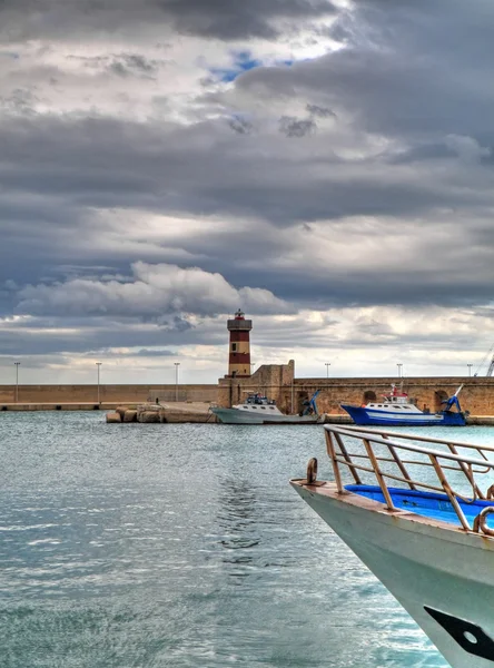 Port morski monopoli. Apulia. — Zdjęcie stockowe