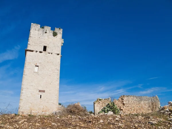 Εγκαταλελειμμένος Πύργος. Τζιοβιναζόη. Απουλία. — Φωτογραφία Αρχείου