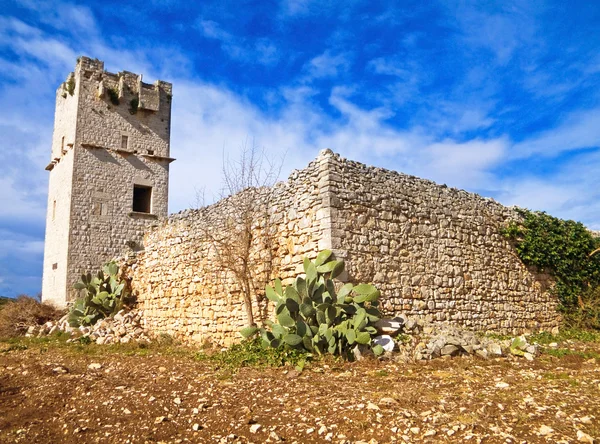 Opuszczonej wieży. Giovinazzo. Apulia. — Zdjęcie stockowe