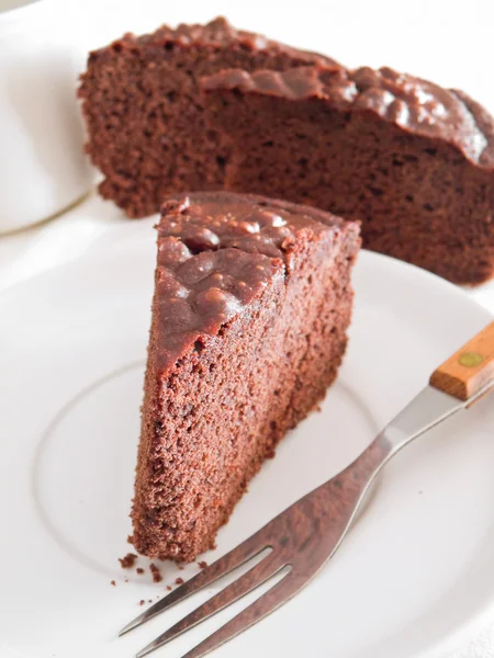 Fette di torta al cioccolato a colazione . — Foto Stock