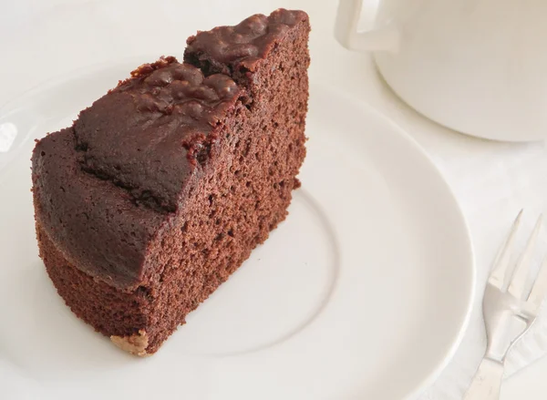 Fatia de bolo de chocolate . — Fotografia de Stock