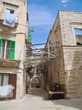 molfetta oldtown sokakta. Apulia.