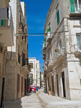 molfetta oldtown sokakta. Apulia.