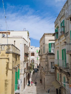 molfetta oldtown sokakta. Apulia.