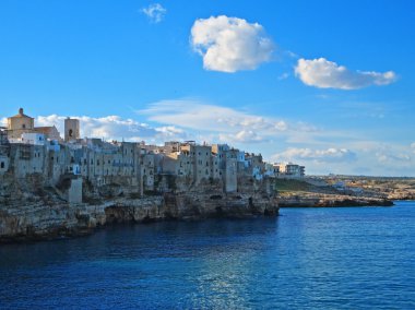 Peyzaj polignano bir kısrak. Apulia.