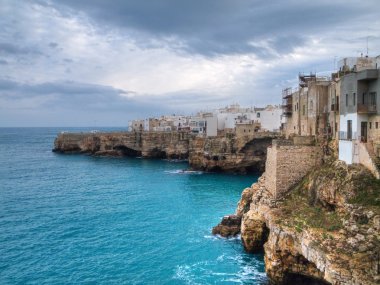 Peyzaj polignano bir kısrak. Apulia.