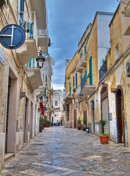 Alleyway. Monopoli. Apulia. — Stok fotoğraf