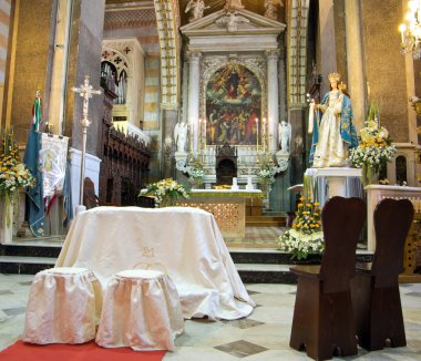 katedral iç. Altamura. Apulia.