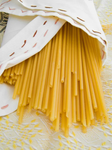Spaghetti wrapped in napkin. — Stock Photo, Image