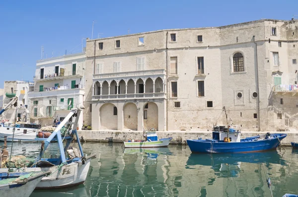 Starego portu w mieście monopoli. Apulia. — Zdjęcie stockowe