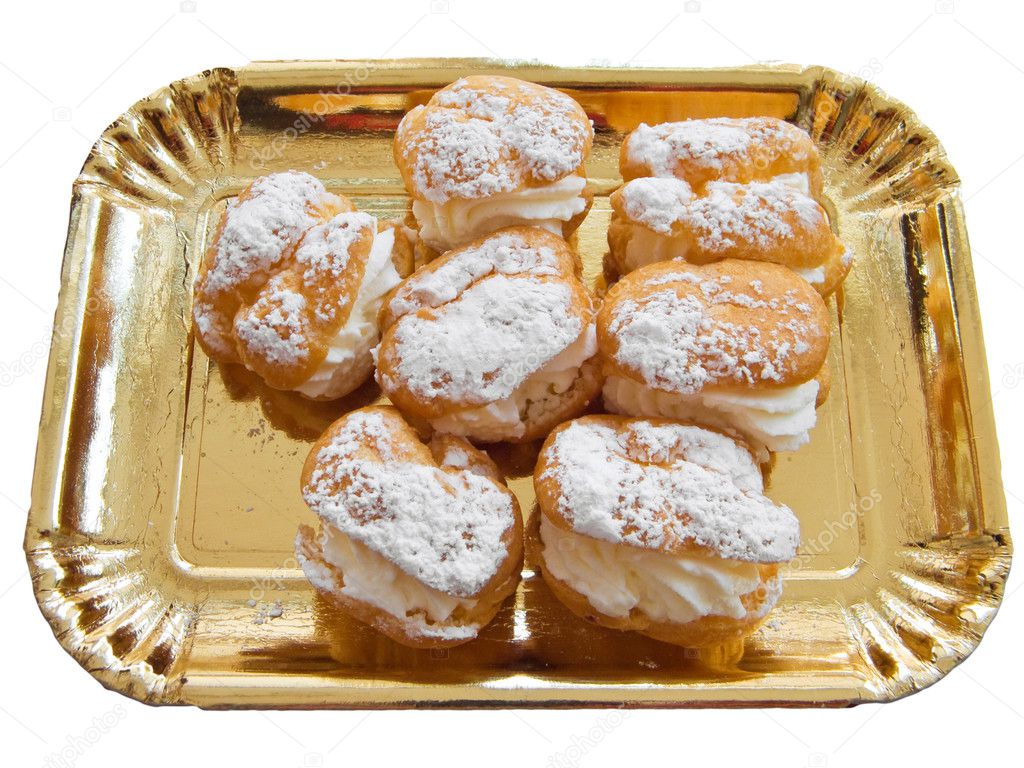 Puff pastries filled with cream.