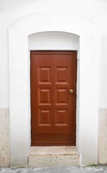 Fronte porta in legno . — Foto Stock