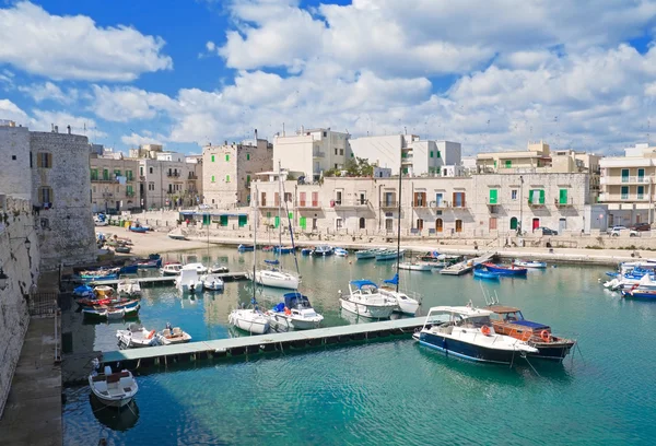 Giovinazzo toeristische haven. Apulië. — Stockfoto