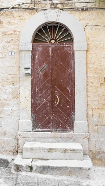 Ξύλινα θρυμματιμένος frontdoor. — Φωτογραφία Αρχείου