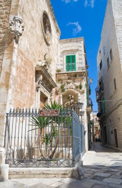 giovinazzo oldtown sokakta. Apulia.