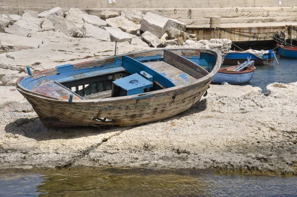 Barco abandonado . — Foto de Stock