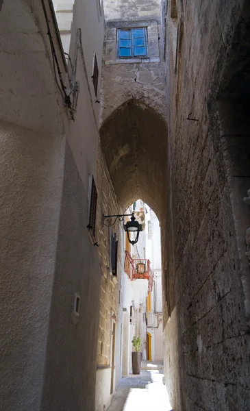 Alley in Monopoli Oldtown. Apulia. — Stock Photo, Image
