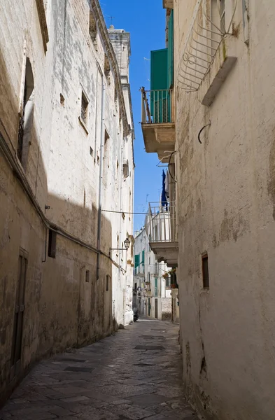 Alley in monopoli oldtown. Apulië. — Stockfoto
