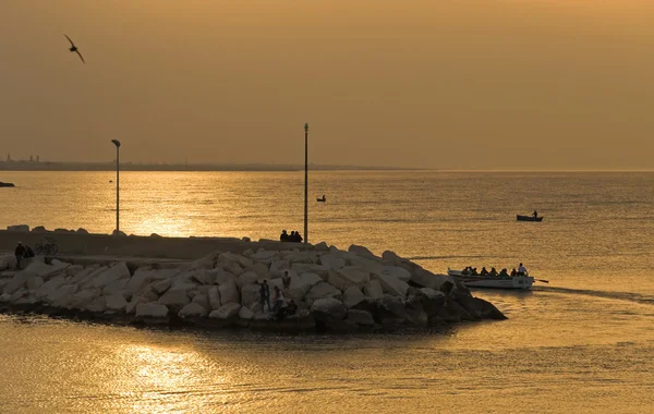 Giovinazzo zonsondergang. Apulië. — Stockfoto