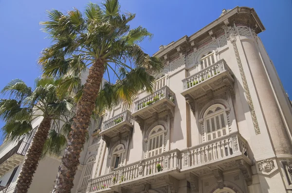 Palazzo nel centro storico di Bari. La Puglia . — Foto Stock