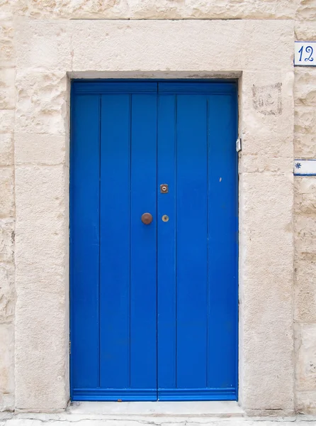 Puerta delantera de madera azul . — Foto de Stock