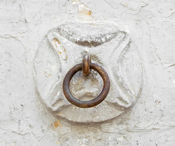 Starý prsten koně na stěně. — Stock fotografie