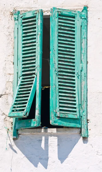 Crumbling green shutter. — Stock Photo, Image