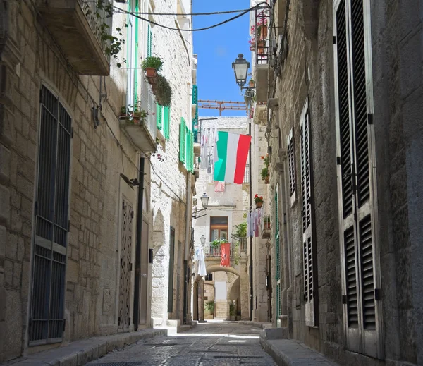 Karakteristik sokakta. Giovinazzo oldtown. Apulia. — Stok fotoğraf