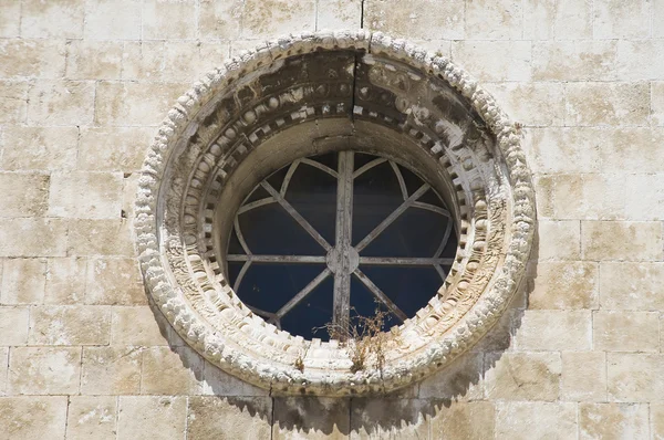 Rosenfenster. giovinazzo Kirche. apulien. — Stockfoto