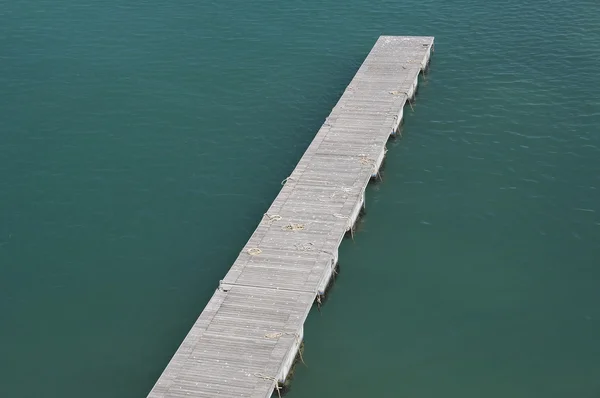 Puente flotante. —  Fotos de Stock