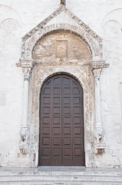 Houten portaal van basiliek st. nicholas. Bari. Apulië. — Stockfoto