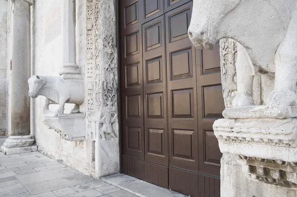 Szczegóły portalu bazyliki św. Bari. Apulia. — Zdjęcie stockowe