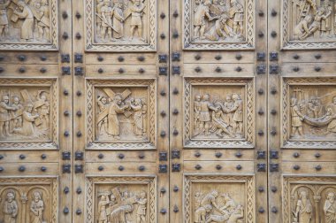 ahşap portal st. croce Kilisesi. Bastia umbra. Umbria.