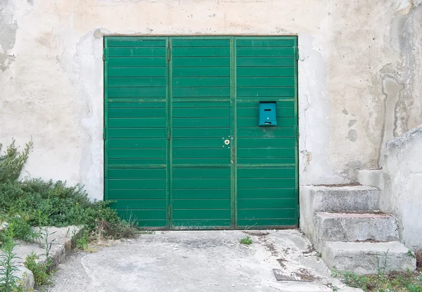 Wooden green door. — Stock Photo, Image