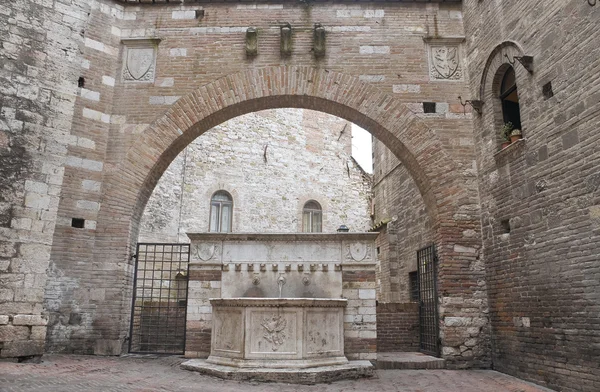 Historiska fontän. Perugia. Umbrien. — Stockfoto