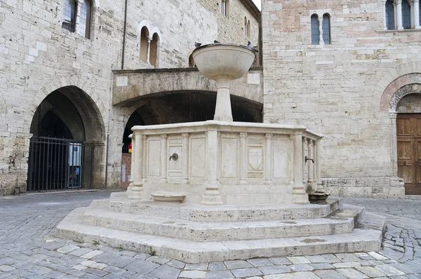 Historyczna fontanna. Bevagna. Umbria. — Zdjęcie stockowe