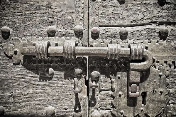Antieke deur vergrendeling. — Stockfoto