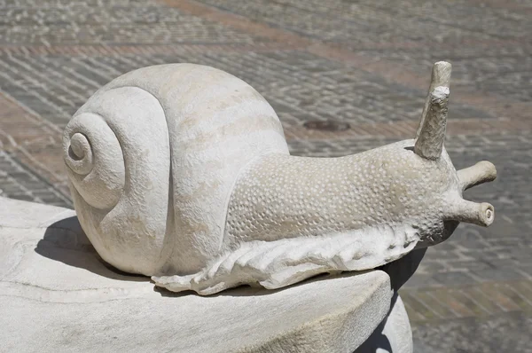 Snail marble statue. — Stock Photo, Image
