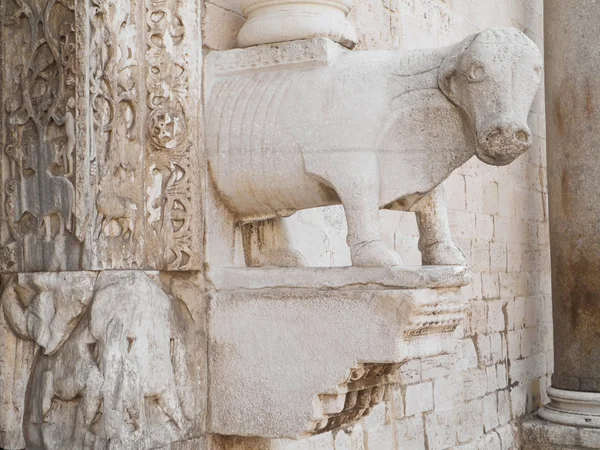Detail van st. nicholas basiliek. Bari. Apulië. — Stockfoto
