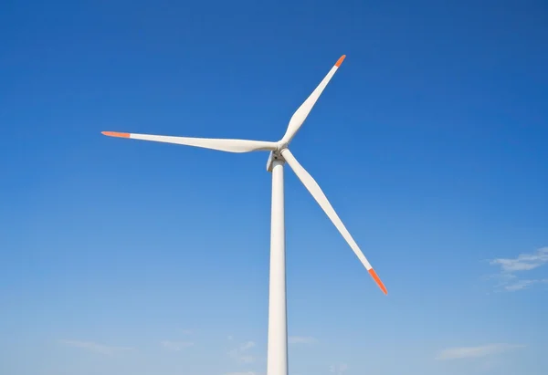 Wind turbine blade op blauwe hemel. — Stockfoto