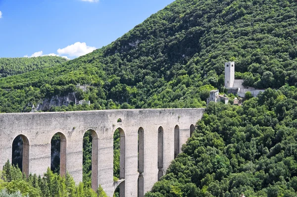 A híd a tornyok. Spoleto. Umbria régió. — Stock Fotó