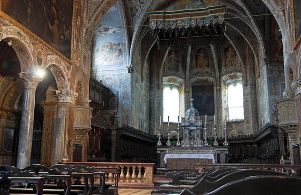St. pietro basiliek interieur. Perugia. Umbrië. — Stockfoto