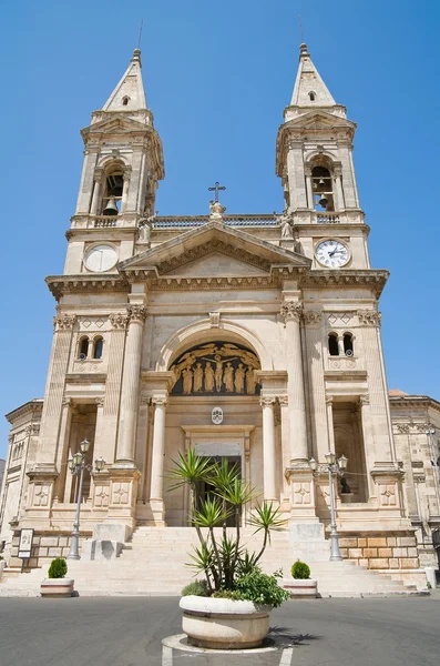 SS. Basílica de Cosma e Damiano. Alberobello. Apulia . —  Fotos de Stock